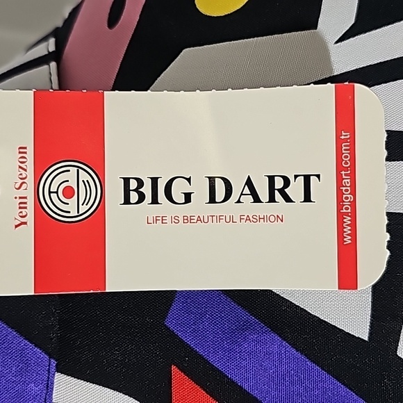 Big Dart Artsy, pop art, modern button-up shirt. Size 10, NWT great gift. - Picture 6 of 6